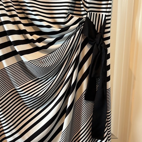 BLACK and white striped dress gathered slimming ruched flattering size 16 - Picture 6 of 12